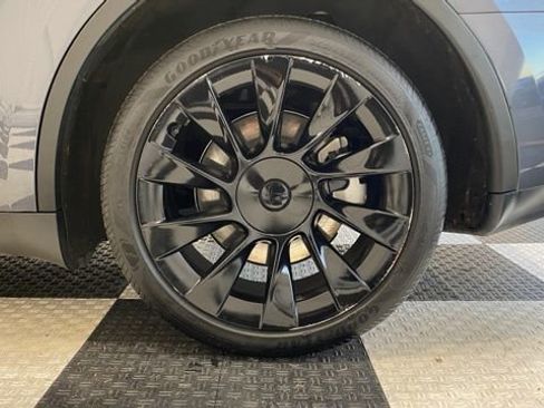 Used 2023 Tesla Model Y Long Range image 10