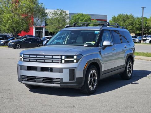 Used 2025 Hyundai Santa Fe SEL FWD image 2
