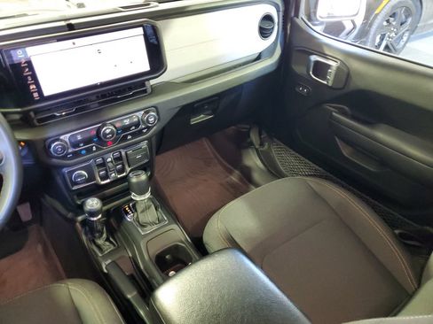 Used 2024 Jeep Wrangler Unlimited AWD/4WD image 15