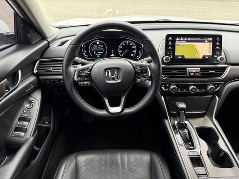 Used 2018 Honda Accord Touring image 19