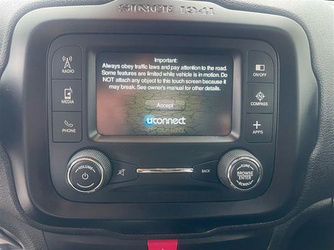 Used 2017 Jeep Renegade Latitude image 8