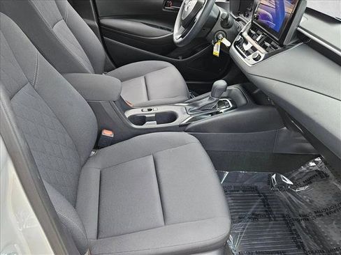 Used 2025 Toyota Corolla LE FWD image 19