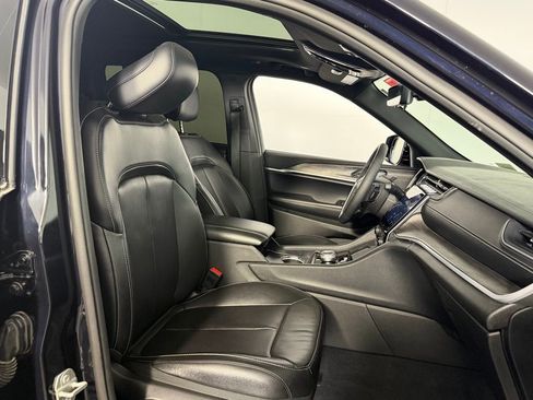 Certified 2024 Jeep Grand Cherokee Limited w/ Luxury Tech Group II image 29