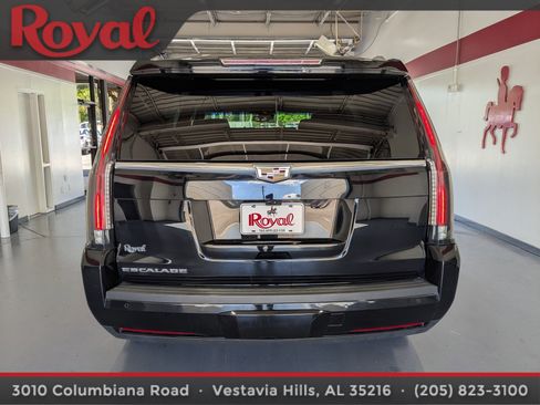 Used 2020 Cadillac Escalade Luxury RWD image 3