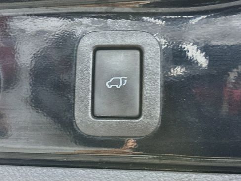 Used 2016 Toyota Highlander Limited FWD image 33