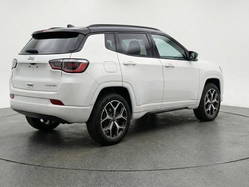 Used 2025 Jeep Compass Limited image 9