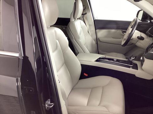 Used 2020 Volvo XC90 T6 Momentum AWD/4WD image 8
