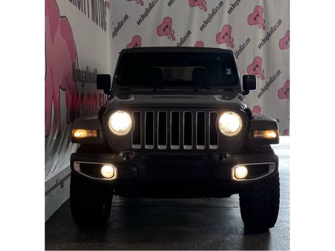 Used 2018 Jeep Wrangler Unlimited Sahara AWD/4WD image 5