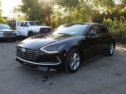 Used 2023 Hyundai Sonata SE FWD image 3