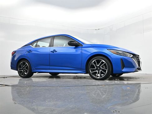 Used 2024 Nissan Sentra SR w/ SR Premium Package image 33