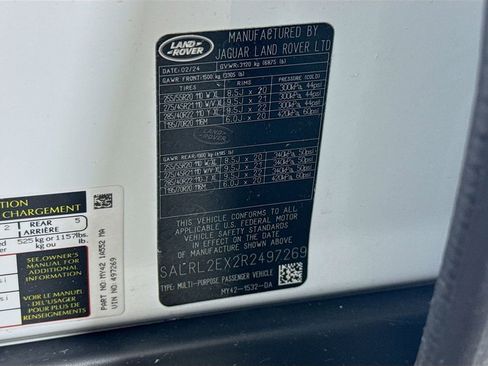 Used 2024 Land Rover Discovery Dynamic SE image 41