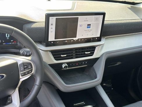 Used 2025 Ford Explorer Active image 21