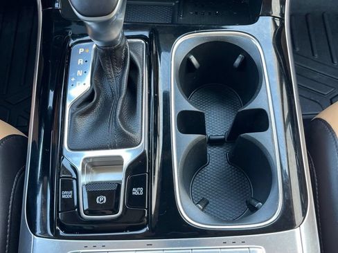 Used 2024 Kia Carnival EX FWD image 18