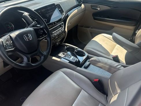 Used 2019 Honda Pilot Touring image 6