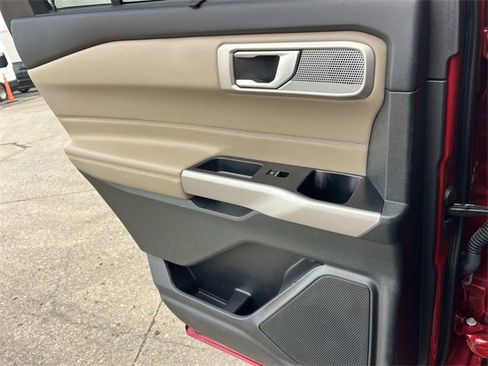 Used 2024 Ford Explorer Limited image 19
