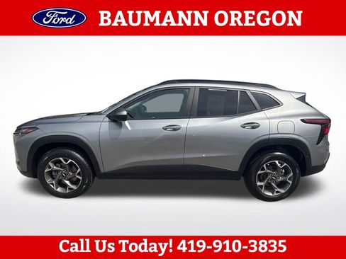 Used 2025 Chevrolet Trax LT FWD image 7