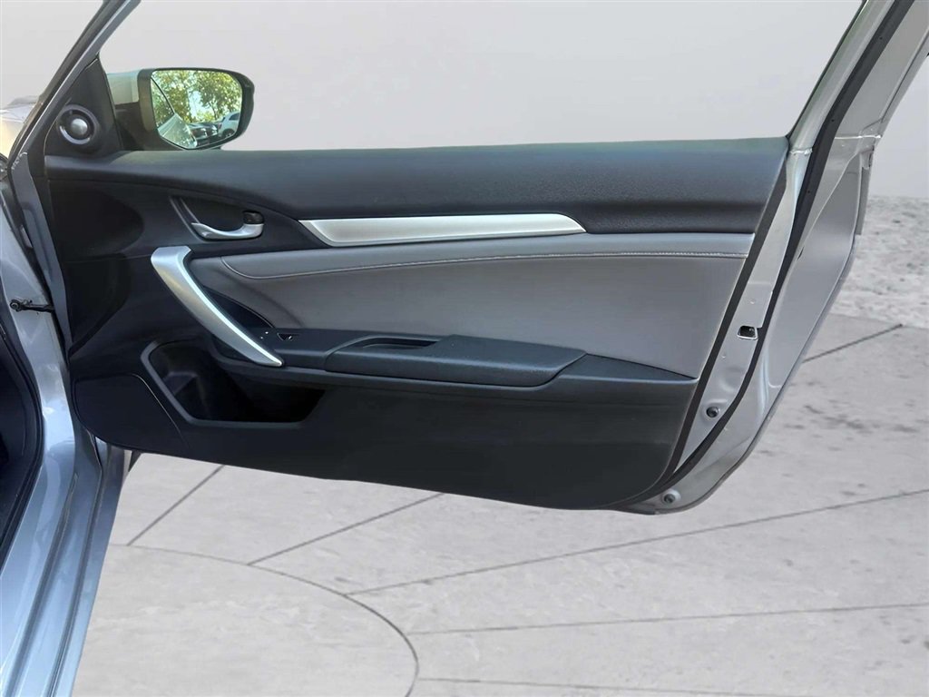 Used 2017 Honda Civic Touring image 11