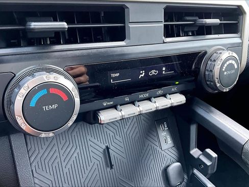 Used 2025 Toyota Tacoma SR image 31