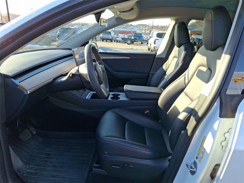 Used 2023 Tesla Model Y Long Range image 13
