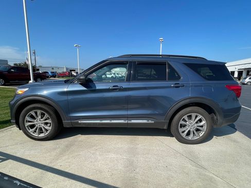 Used 2020 Ford Explorer XLT w/ Equipment Group 202A AWD/4WD image 4
