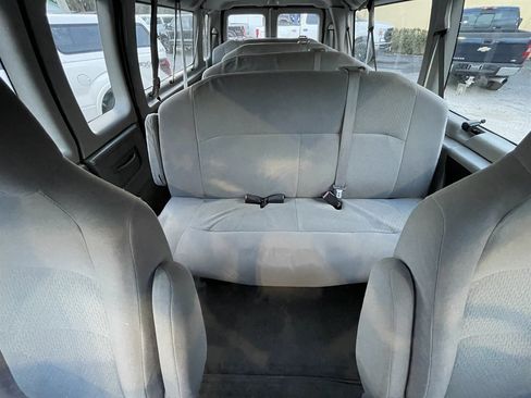 Used 2011 Ford E-350 and Econoline 350 XLT image 6
