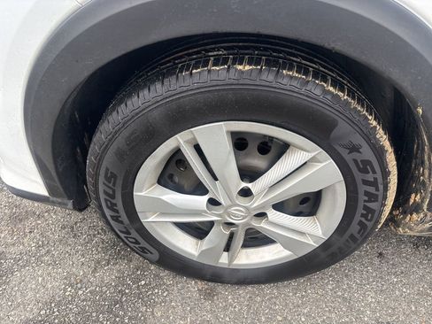 Used 2023 Nissan Kicks S image 11