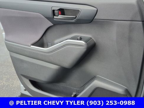 Used 2023 Toyota Highlander LE FWD image 29