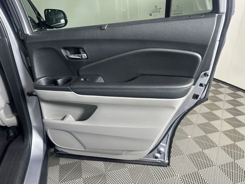 Used 2022 Honda Pilot Touring image 16