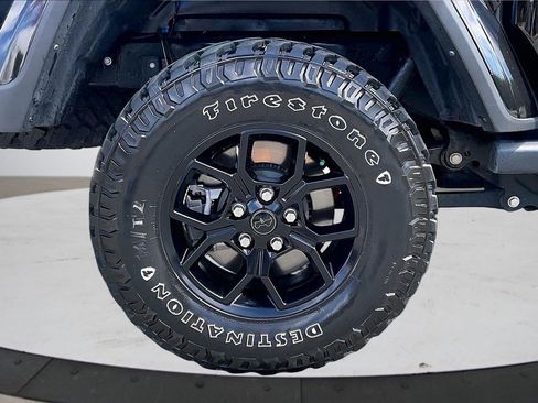 Certified 2024 Jeep Gladiator Willys image 34