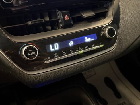 Used 2022 Toyota Corolla LE image 15