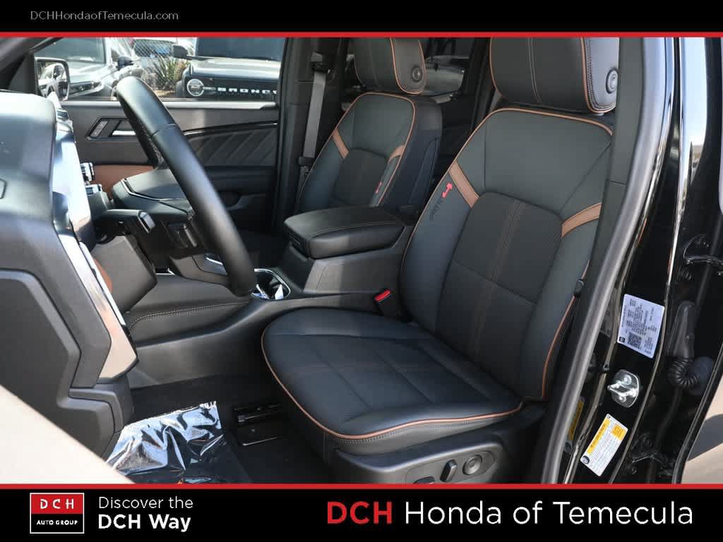 Used 2024 GMC Canyon AT4 w/ Technology Package AWD/4WD image 18