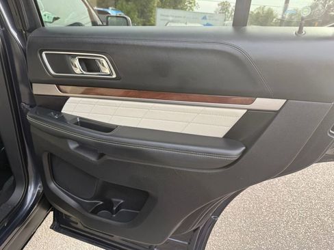 Used 2017 Ford Explorer Platinum image 29