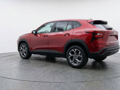 Used 2025 Chevrolet Trax LT FWD image 6