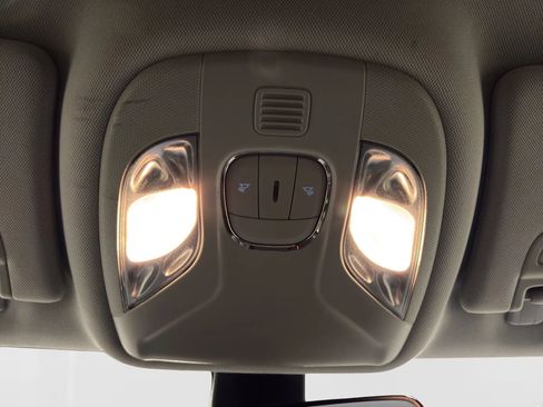 Used 2018 Jeep Compass Limited image 17