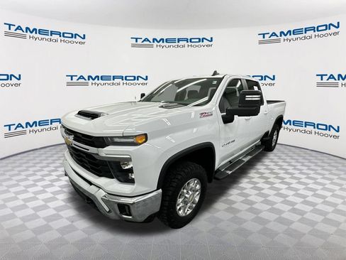 Used 2025 Chevrolet Silverado 2500 LT AWD/4WD image 1