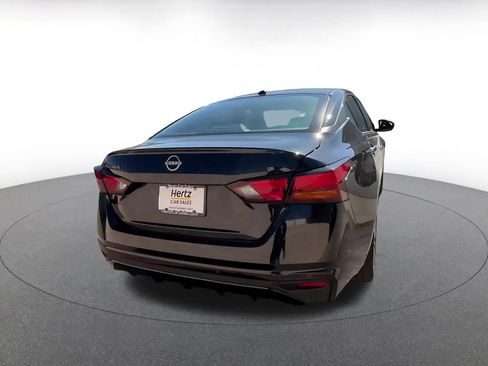 Used 2025 Nissan Altima 2.5 SV FWD image 12