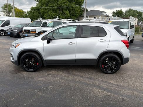 Used 2019 Chevrolet Trax LT w/ Sun & Sound Package FWD image 4