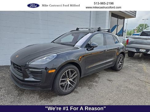 Used 2024 Porsche Macan AWD/4WD image 1