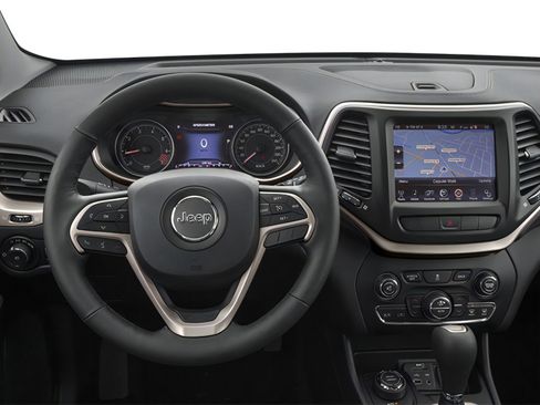 Used 2014 Jeep Cherokee Latitude w/ Cold Weather Group AWD/4WD image 9