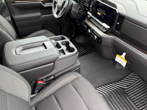 New 2026 GMC Sierra 1500 Elevation image 16