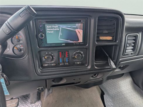 Used 2007 Chevrolet Silverado 2500 LT w/ Heavy-Duty Power Package image 17