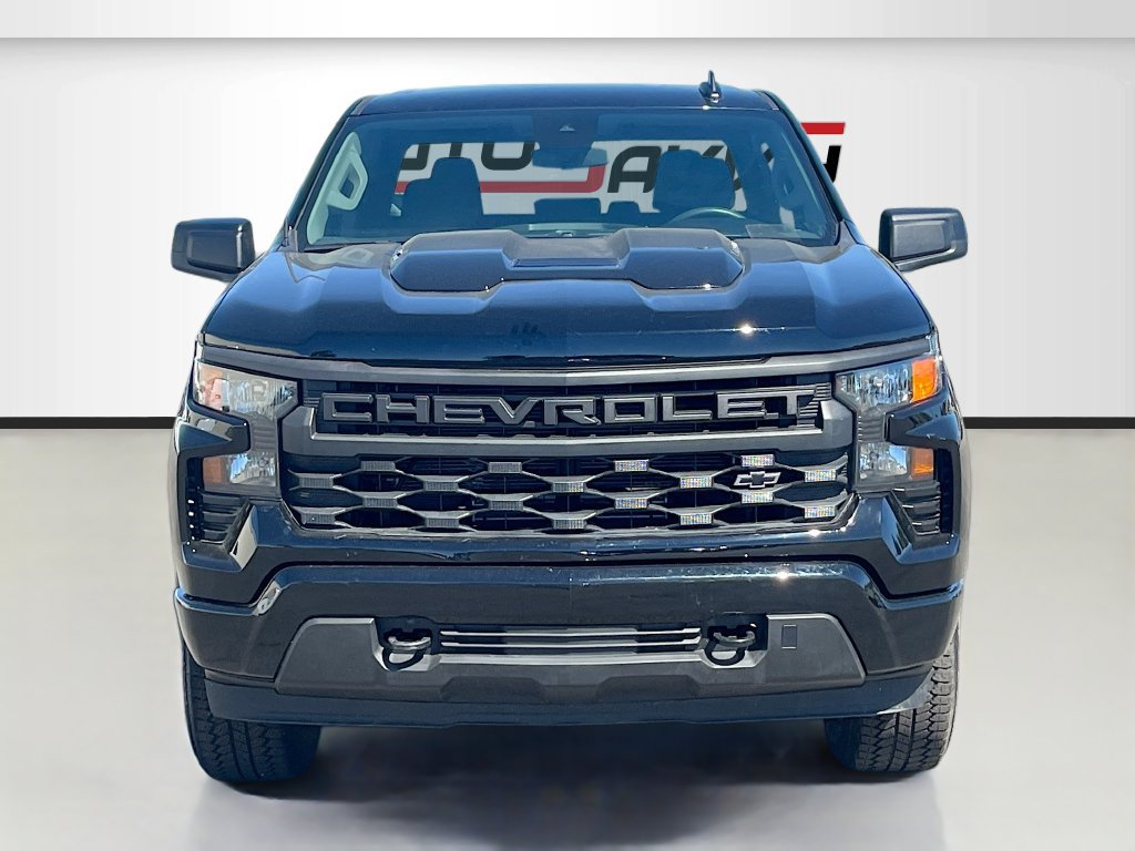 Used 2026 Chevrolet Silverado 1500 Custom Trail Boss w/ Turbomax Blackout Package AWD/4WD image 2