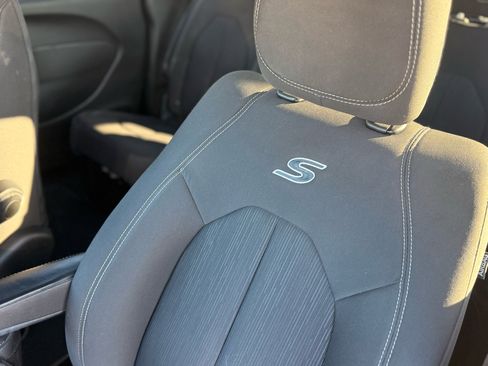 Used 2018 Chrysler Pacifica Touring Plus w/ S Appearance Package image 17