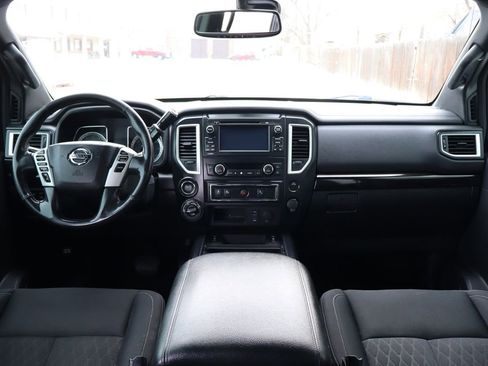 Used 2018 Nissan Titan SV w/ SV Convenience Package image 17