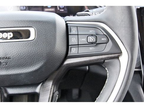 Used 2023 Jeep Grand Cherokee L Limited w/ Luxury Tech Group II image 20