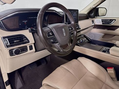 Used 2019 Lincoln Navigator L Reserve image 9