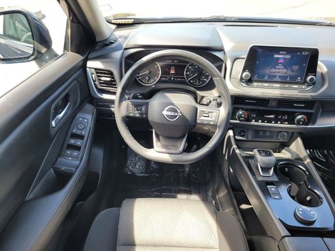 Used 2025 Nissan Rogue SV AWD/4WD image 18