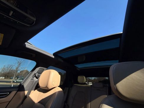 Used 2019 Porsche Cayenne S image 25