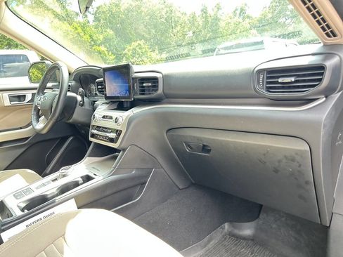 Used 2021 Ford Explorer XLT RWD image 16