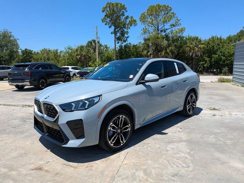 Used 2025 BMW X2 xDrive28i w/ M Sport Package AWD/4WD image 4